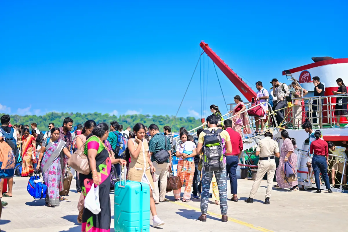 Green Ocean boarding at Haddo Jetty — arrive 45-60 minutes early with printed tickets Green Ocean ferry boarding at Haddo Jetty Port Blair